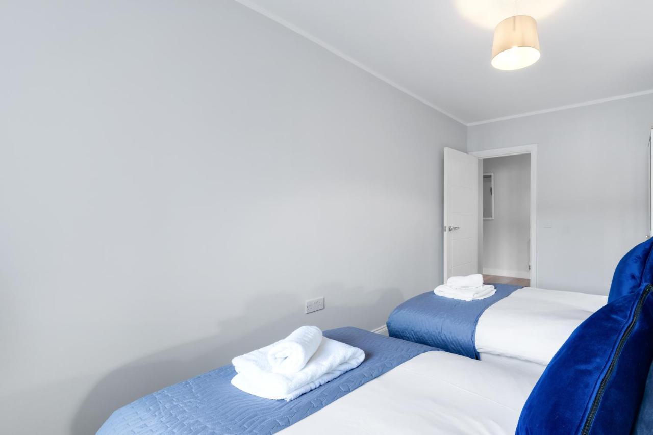 2 Bedroom Penthouse With Parking High Wycombe By 360Stays Екстериор снимка