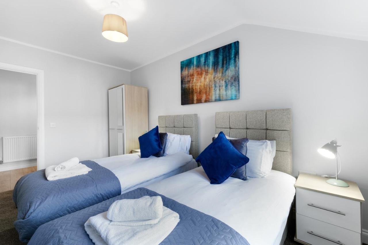 2 Bedroom Penthouse With Parking High Wycombe By 360Stays Екстериор снимка