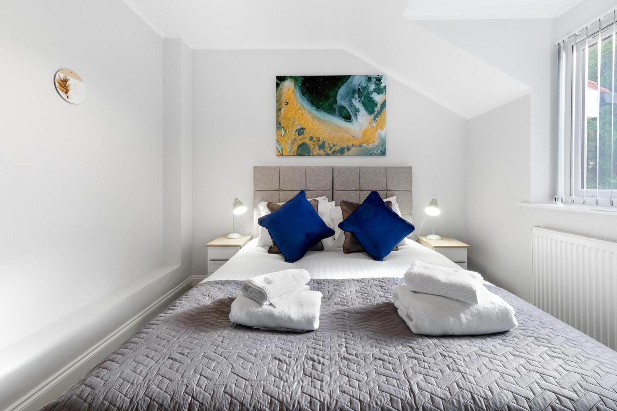 2 Bedroom Penthouse With Parking High Wycombe By 360Stays Екстериор снимка