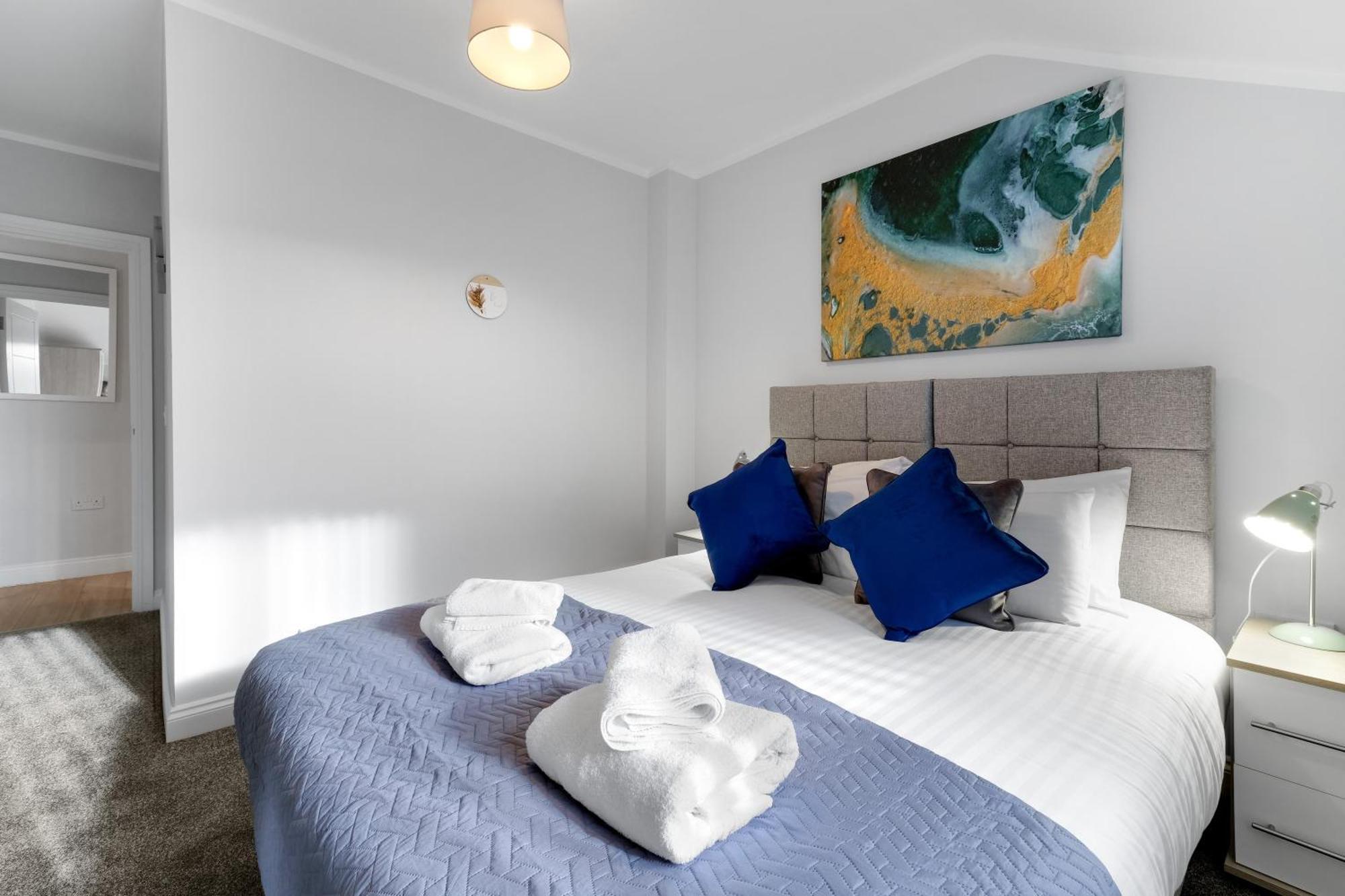 2 Bedroom Penthouse With Parking High Wycombe By 360Stays Екстериор снимка