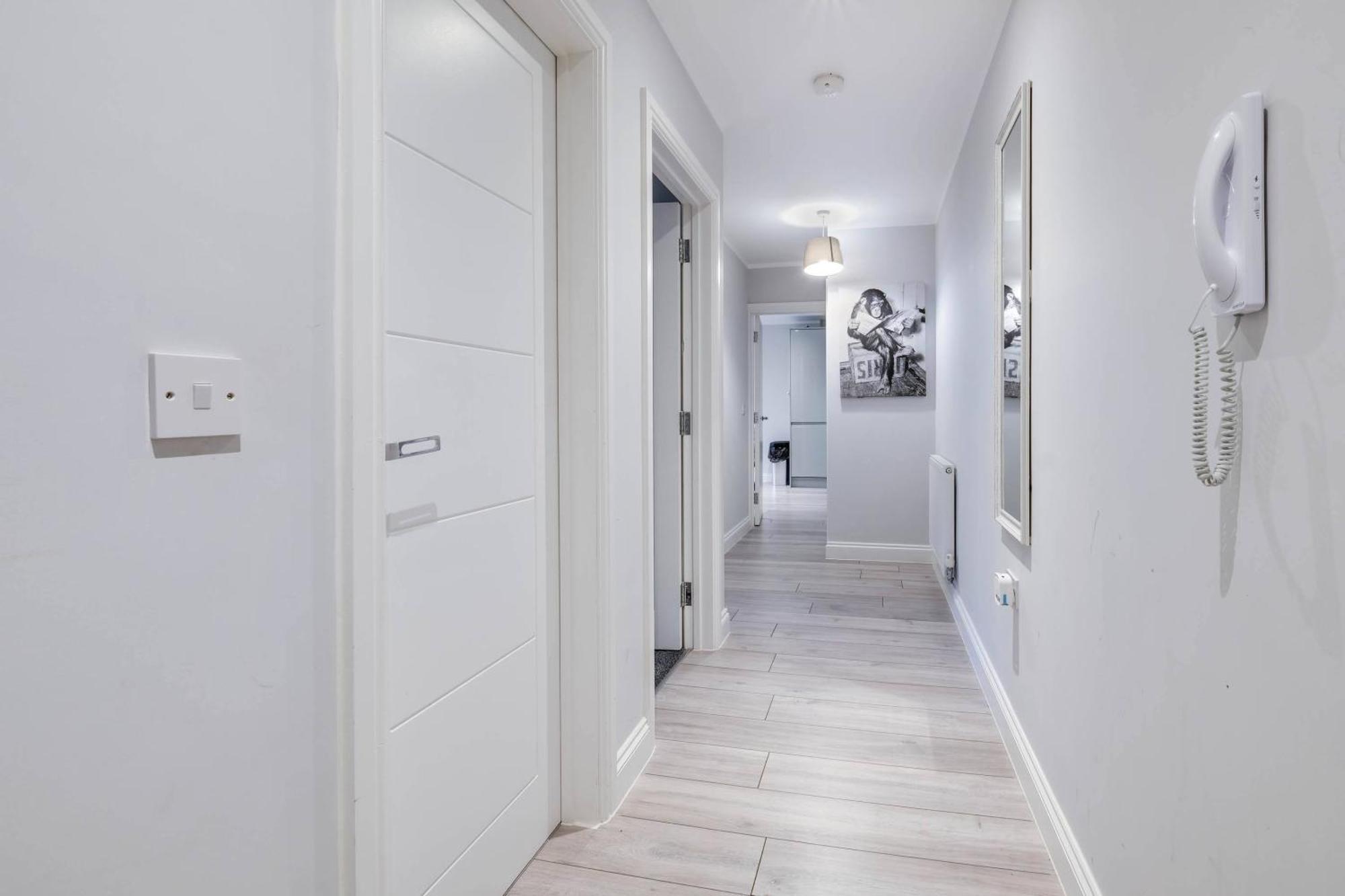 2 Bedroom Penthouse With Parking High Wycombe By 360Stays Екстериор снимка
