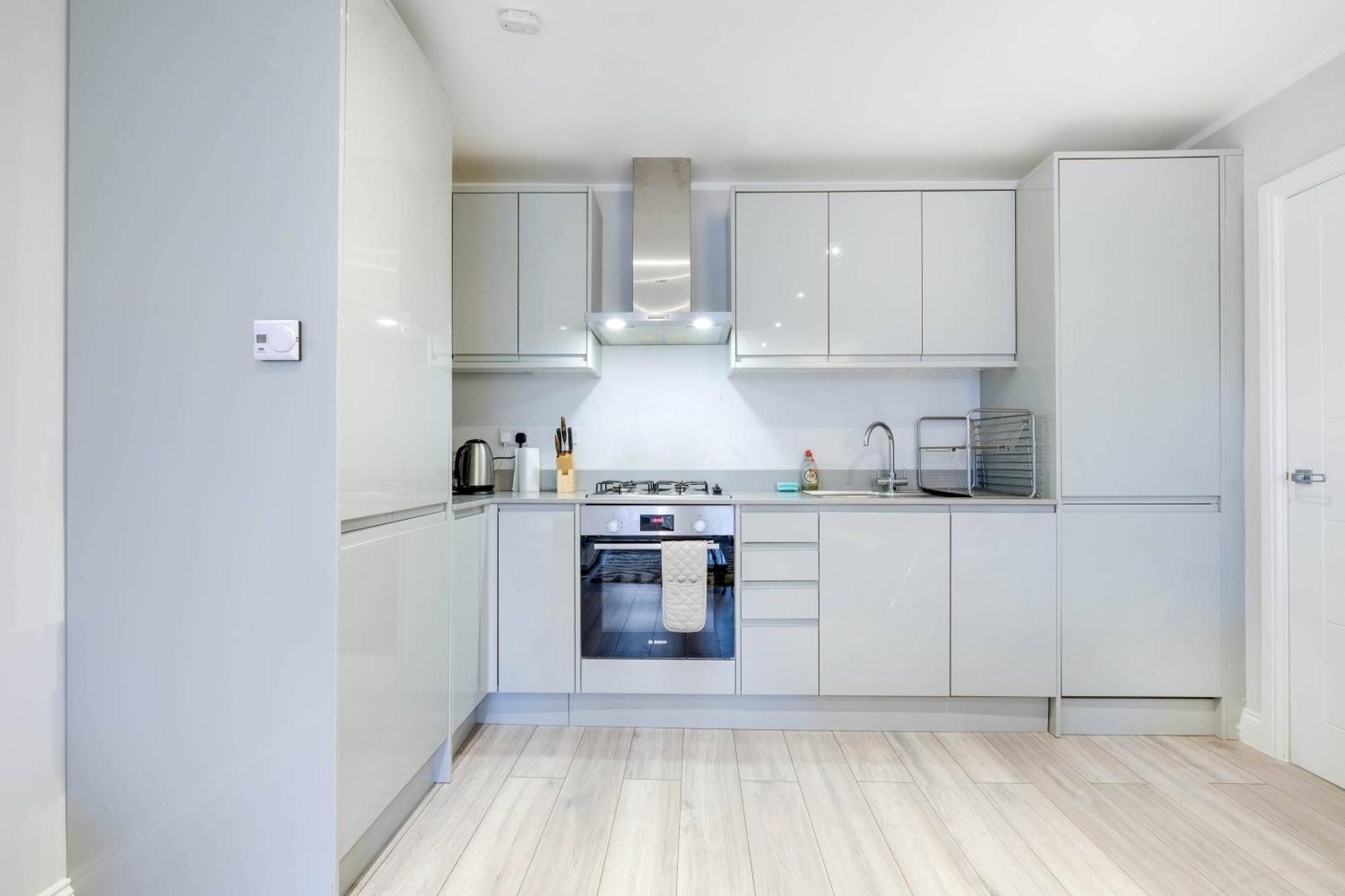 2 Bedroom Penthouse With Parking High Wycombe By 360Stays Екстериор снимка