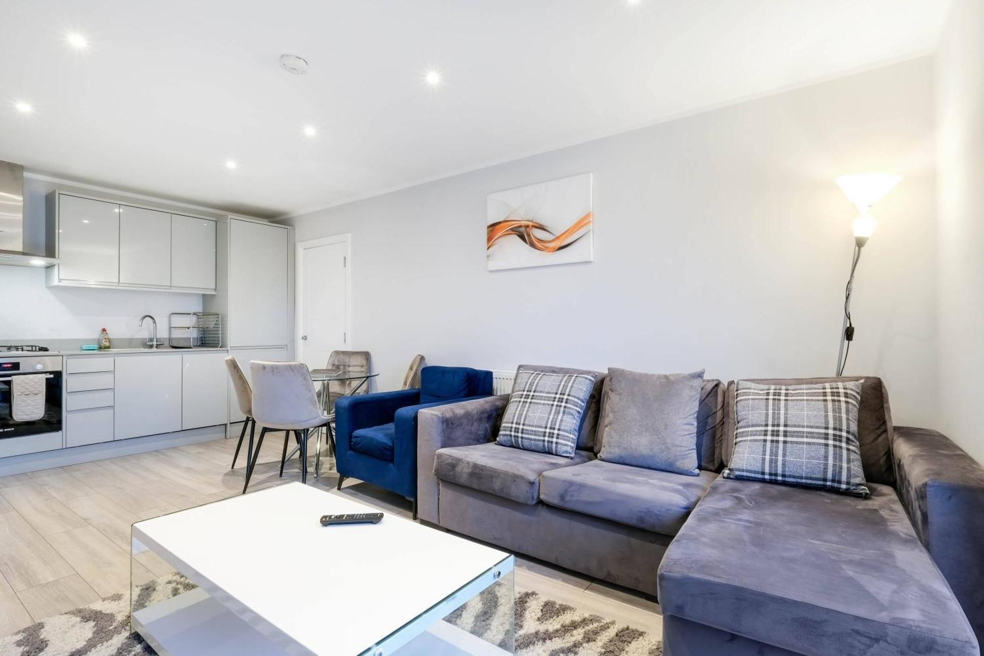 2 Bedroom Penthouse With Parking High Wycombe By 360Stays Екстериор снимка
