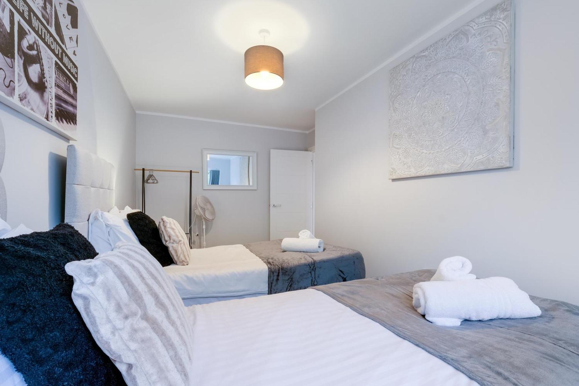 2 Bedroom Penthouse With Parking High Wycombe By 360Stays Екстериор снимка