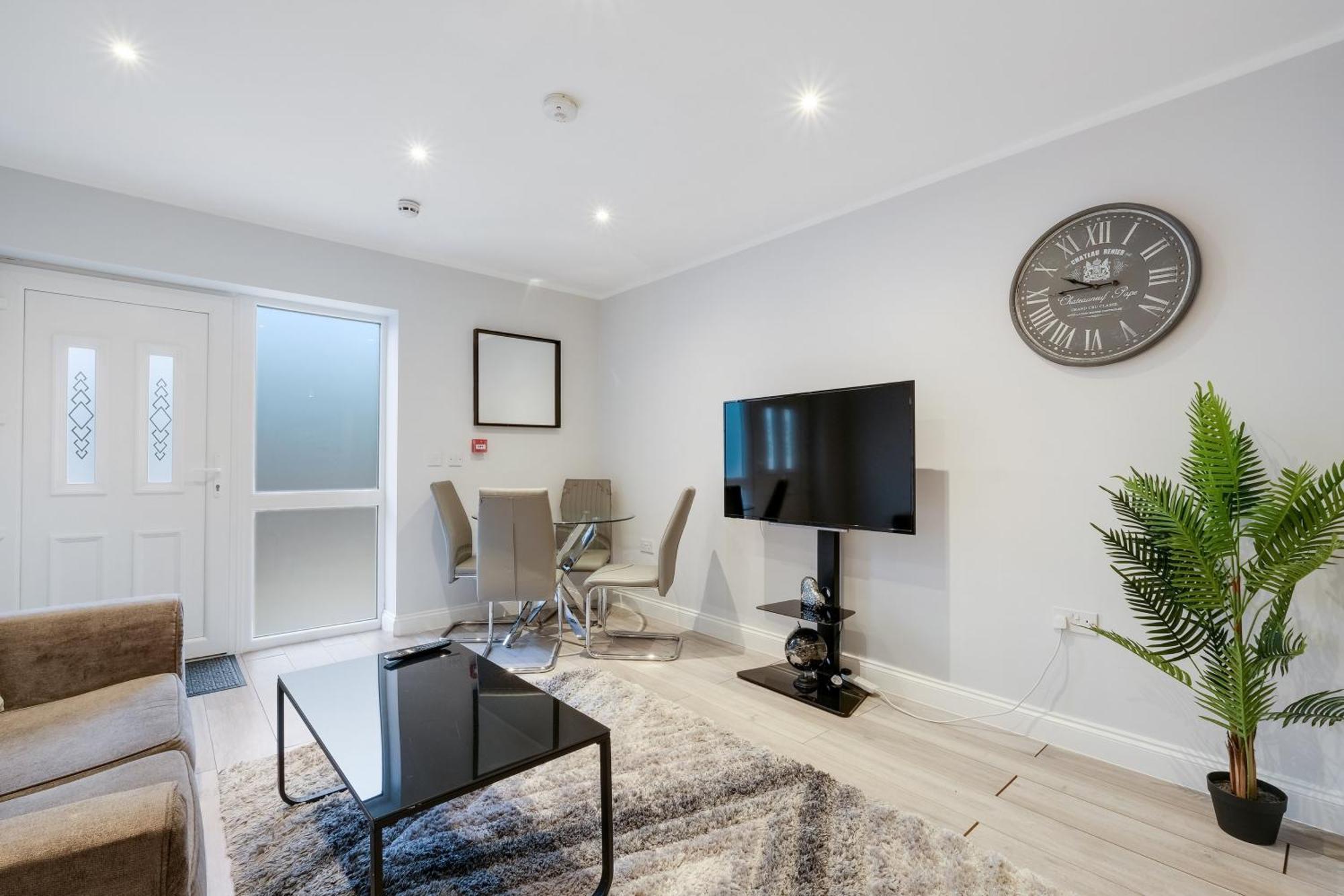 2 Bedroom Penthouse With Parking High Wycombe By 360Stays Екстериор снимка