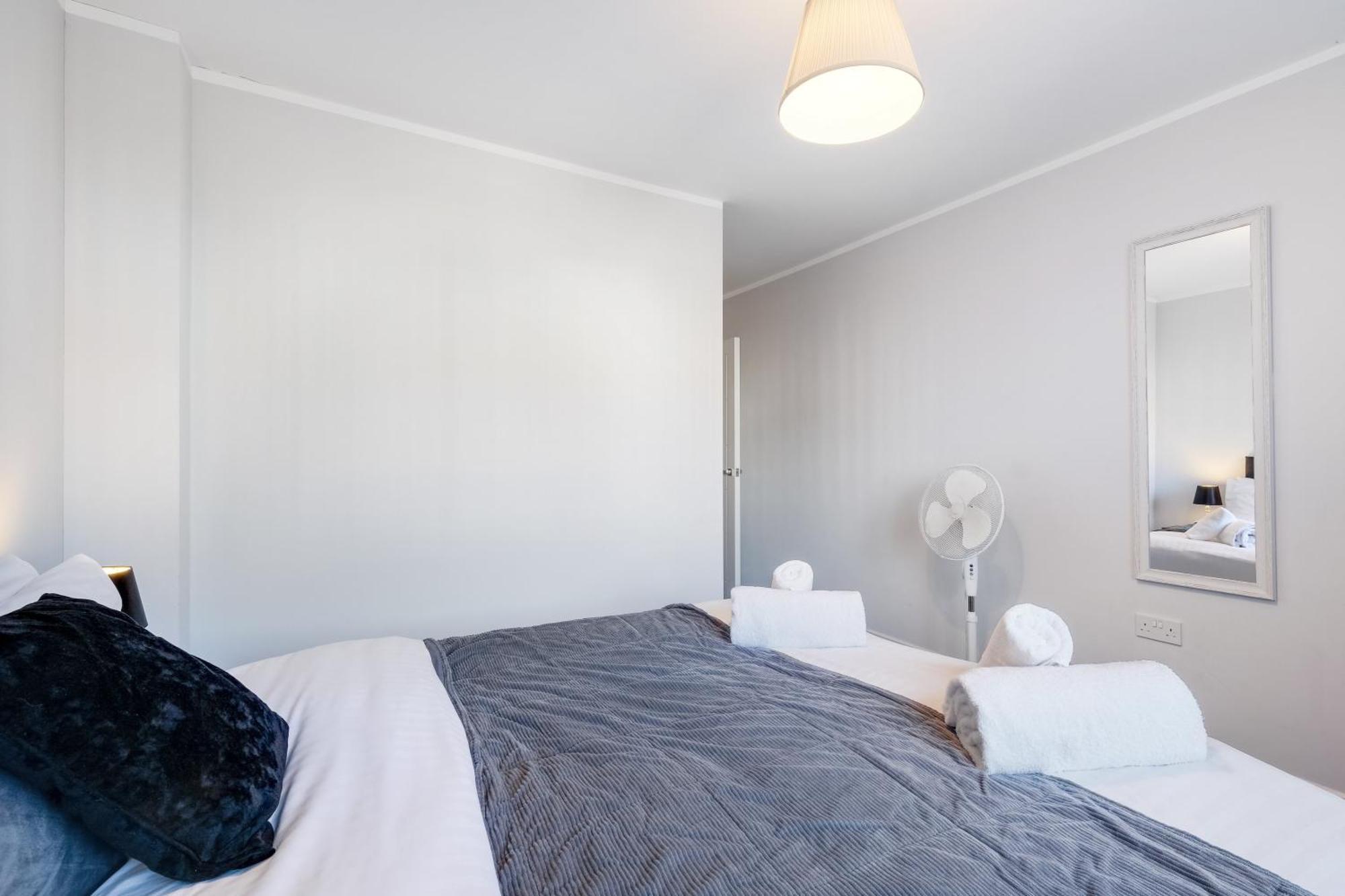 2 Bedroom Penthouse With Parking High Wycombe By 360Stays Екстериор снимка