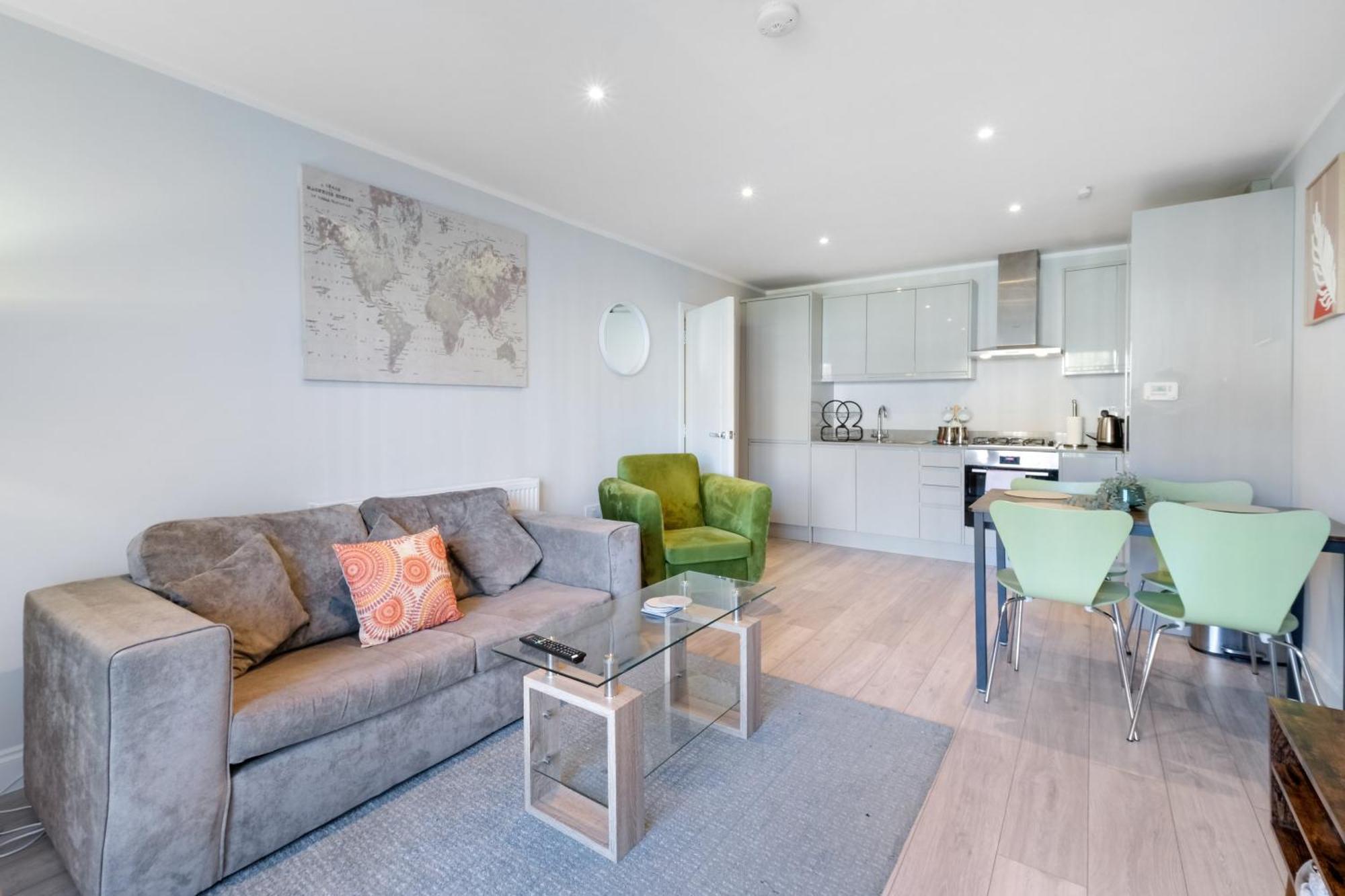 2 Bedroom Penthouse With Parking High Wycombe By 360Stays Екстериор снимка