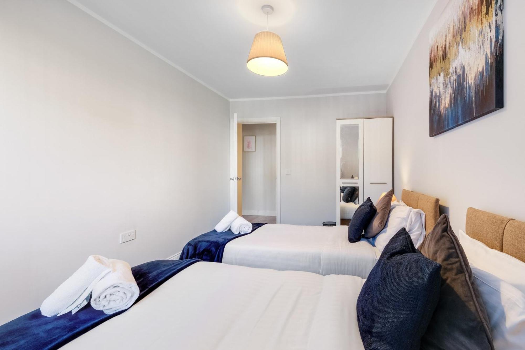 2 Bedroom Penthouse With Parking High Wycombe By 360Stays Екстериор снимка